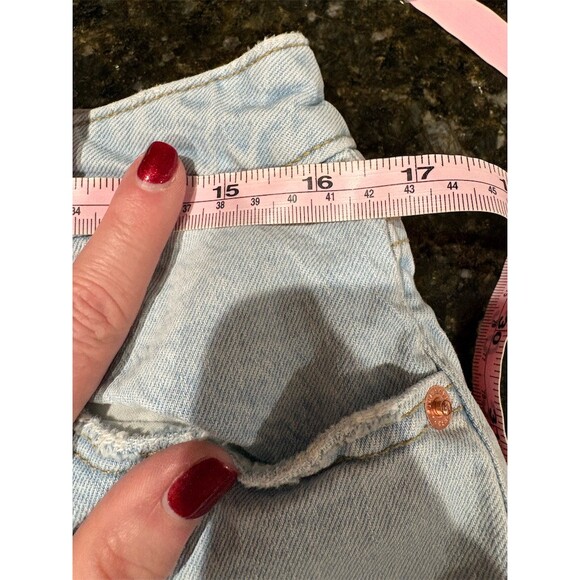 Universal Thread Denim Cut-Off Shorts Womens Size 12 Light Wash Distressed - Picture 7 of 11